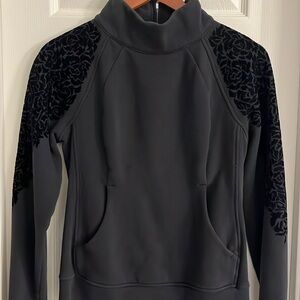 Beautiful lulu lemon sweat top